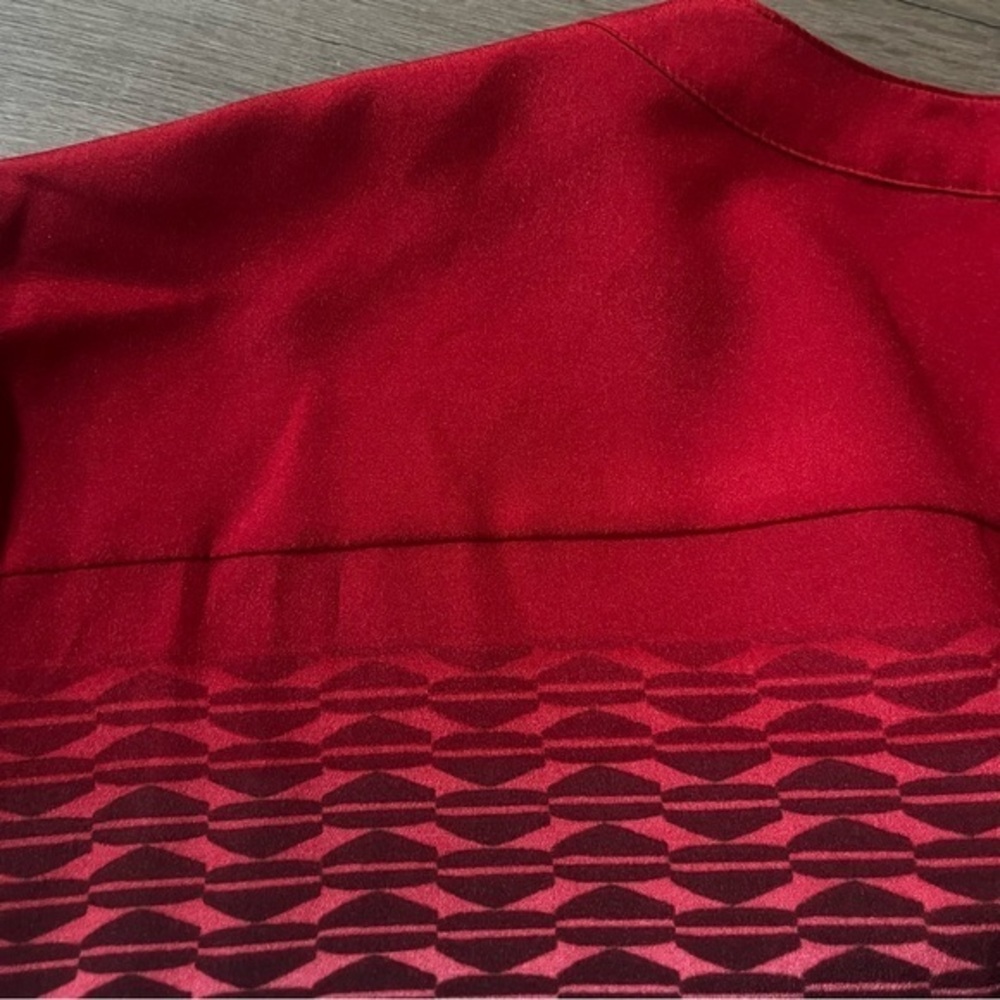 Calvin Klein Tunic Blouse Red Ombré Roll Tab Blouse V Neck Button Epaulets 2X - Picture 13 of 16